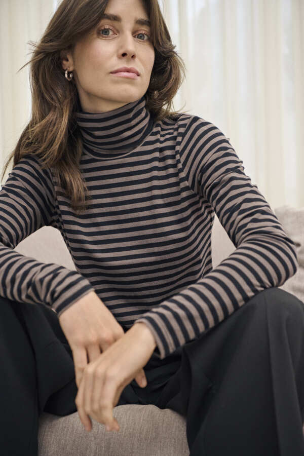 Efinas Turtle Neck - Metanoia Boutique - Part Two